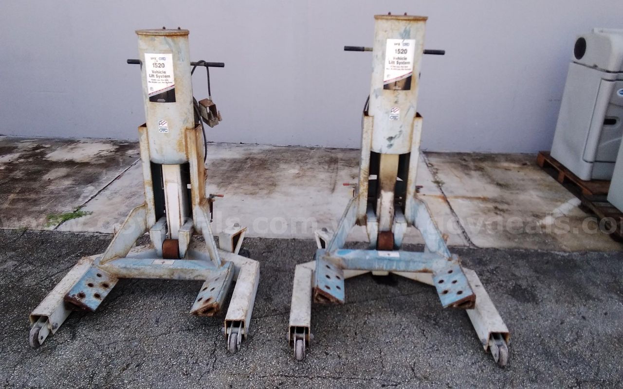 Lot of (2) OTC 1520 SPX Mobile Vehicle lift system.