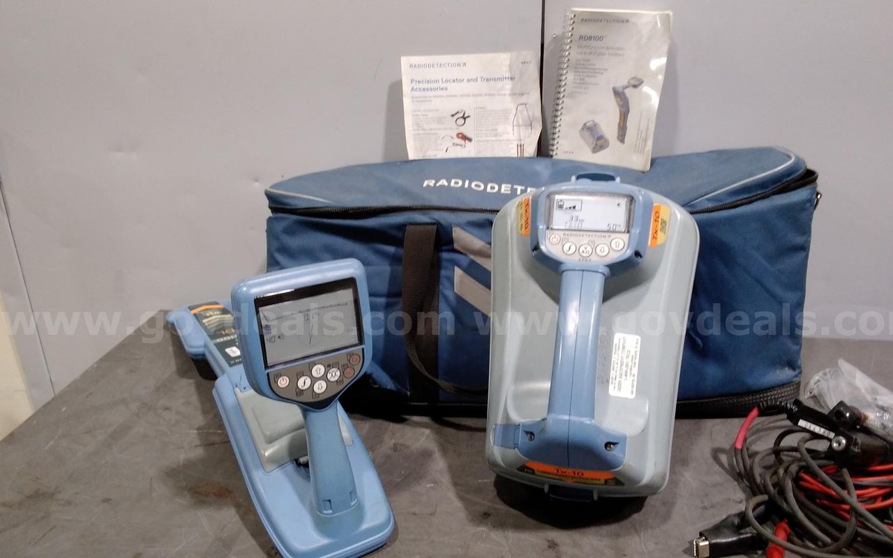 Radiodetection RD8100 cable and pipe locator and transmitter.
