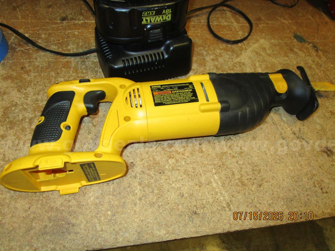 DeWalt Variable Speed Reciprocating Saw (Working Condition Unknown) W/Charger & Battery