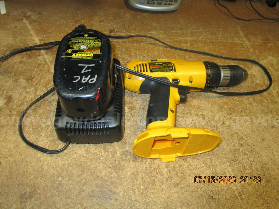 DeWalt Adjustable Cordless Drill (Working Condition Unknown) W/Charger & Battery