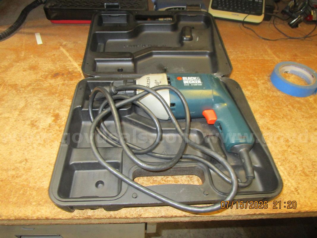 Black & Decker 3/8 Power Drill (Works)W/Case