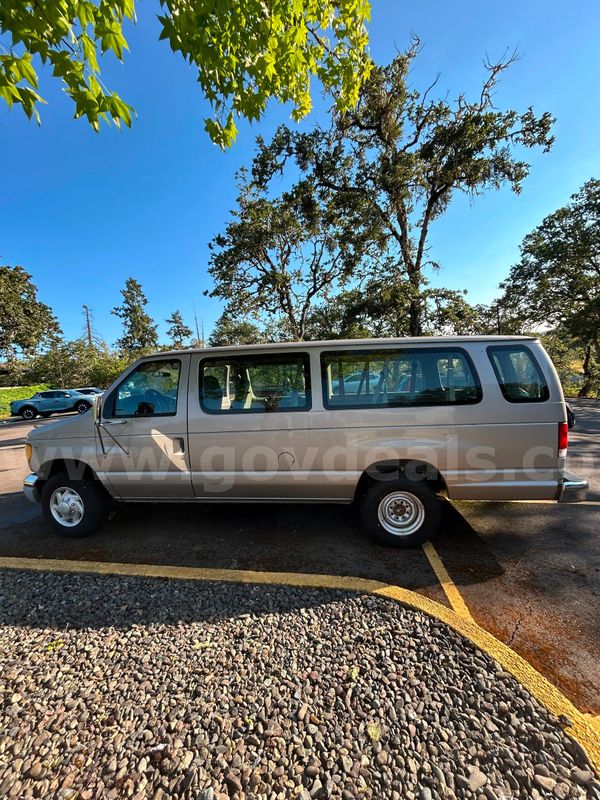 2002 Ford Econoline 6.8L V10 SOHC 20V