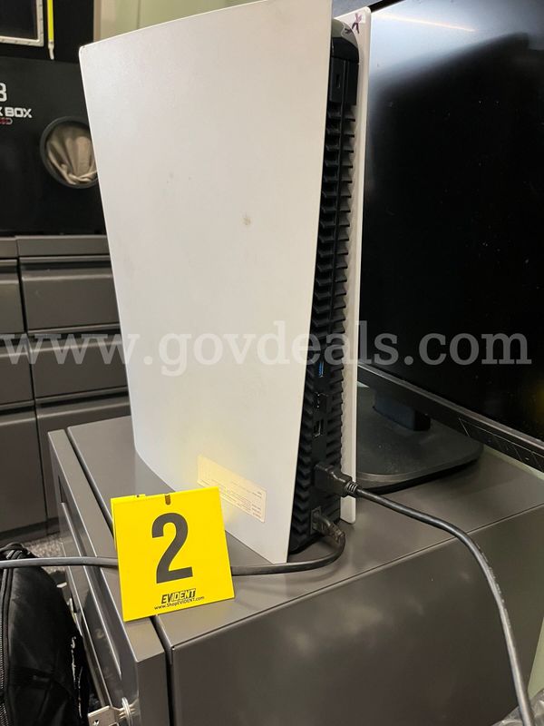 PlayStation 5 (1 of 3)