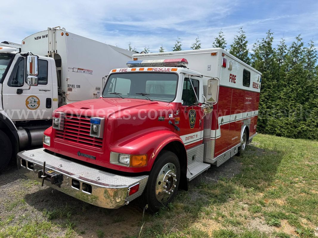 1994 Freighliner 4700 DT408 w/ rescue body
