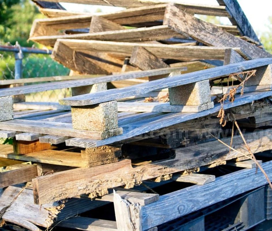 *LOCAL PICKUP ONLY* 1 lot of 10 Wood Pallets **Broken pallets**