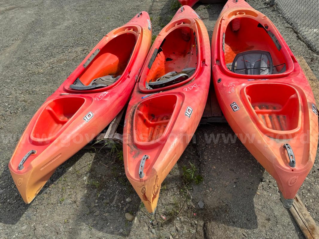 Lot of 3 – Old Town Vapor Sit-Inside Kayaks, Red/Orange, with Seats