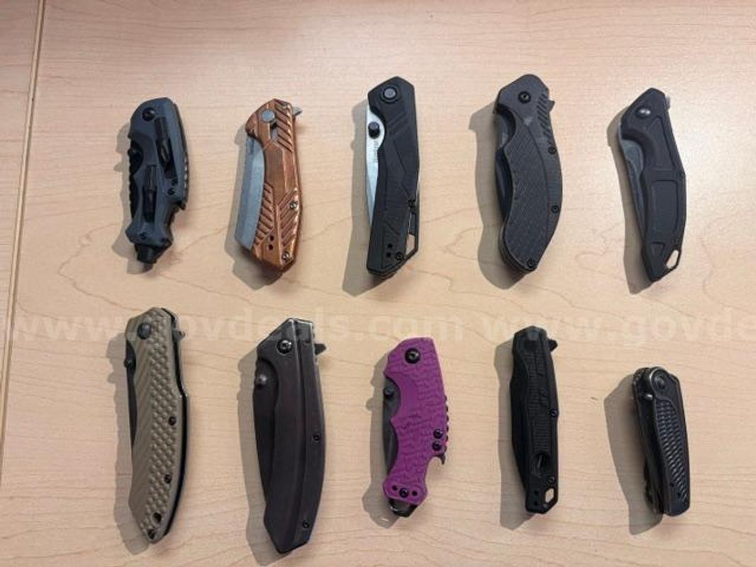 lot of ten Kershaw knives