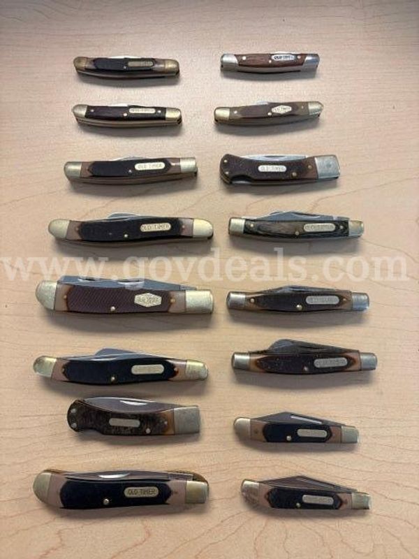 lot of 16 OLD TIMER knives