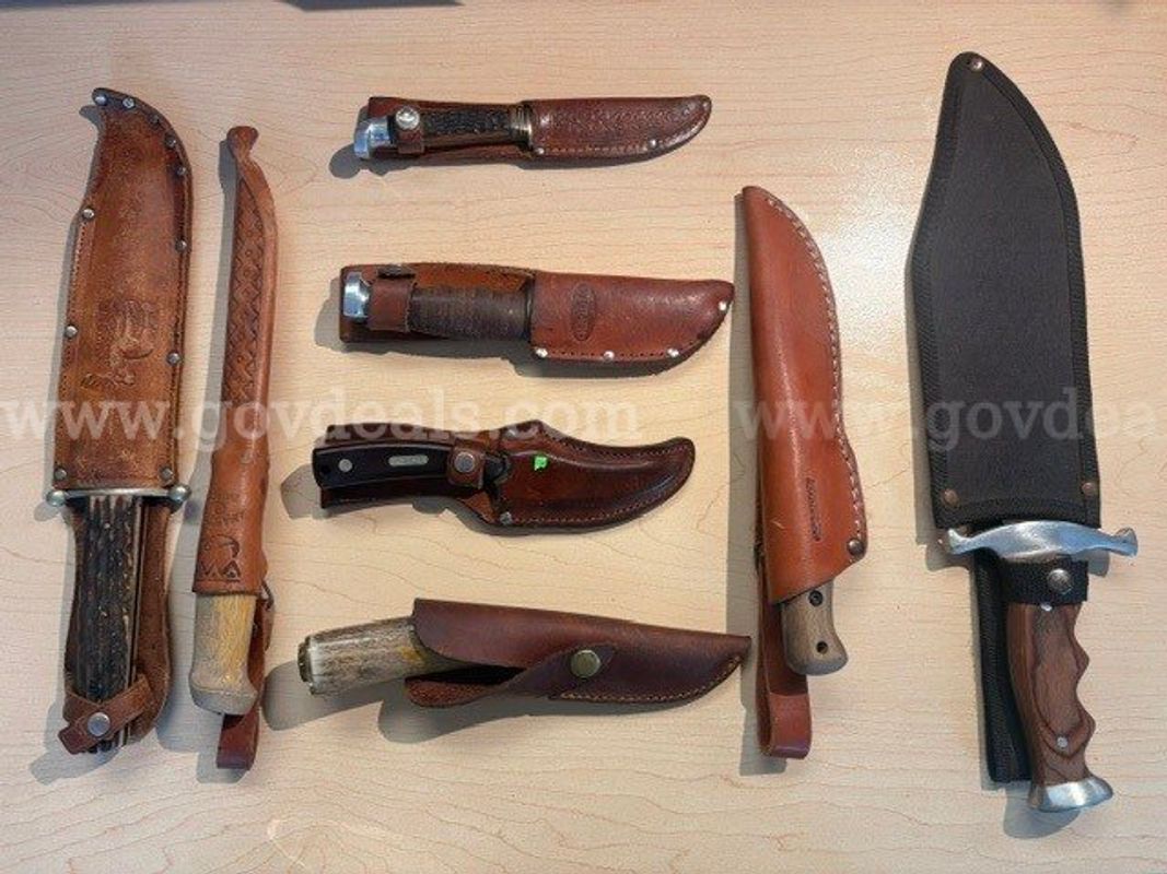 LOT OF 8 KNIVES W/ SHEATHS