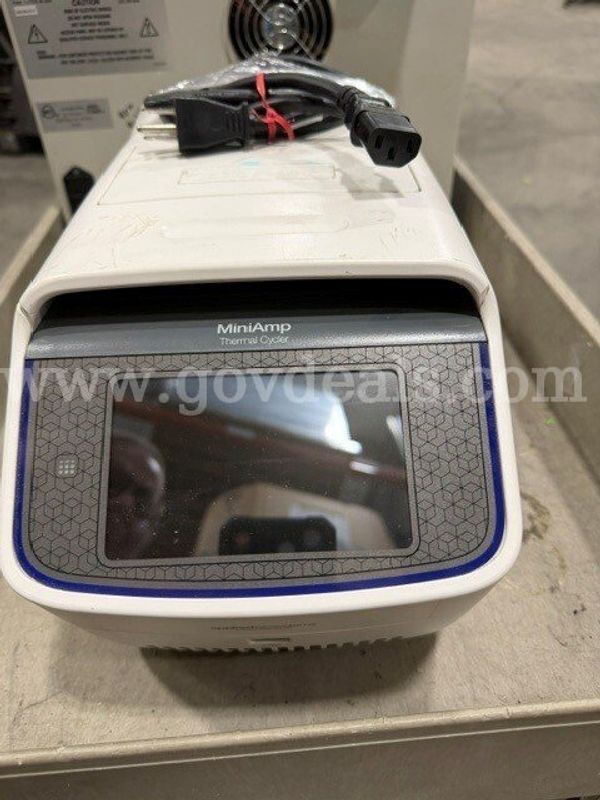 Applied Biosystems MiniAmp Thermal Cycler A37028