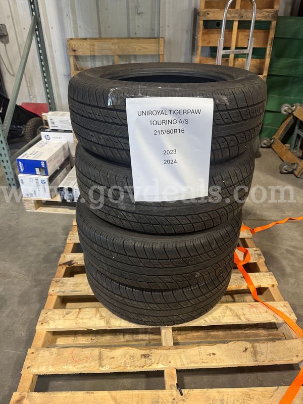 Uniroyal Tigerpaw Touring A/S 215/60r16