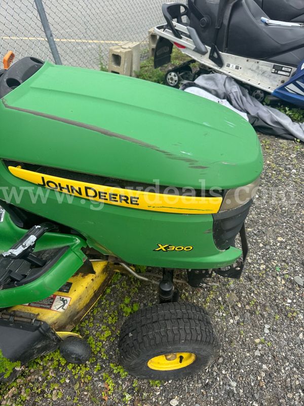 JOHN DEERE X300