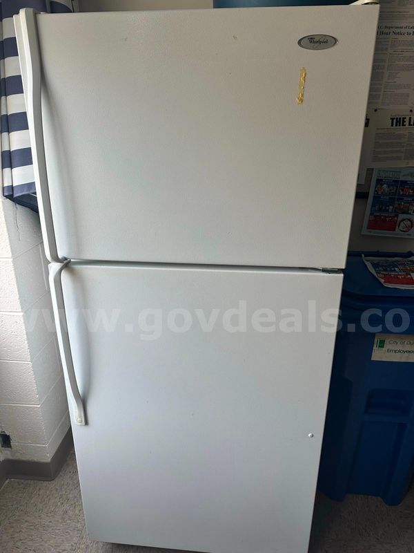 Refrigerator with Freezer