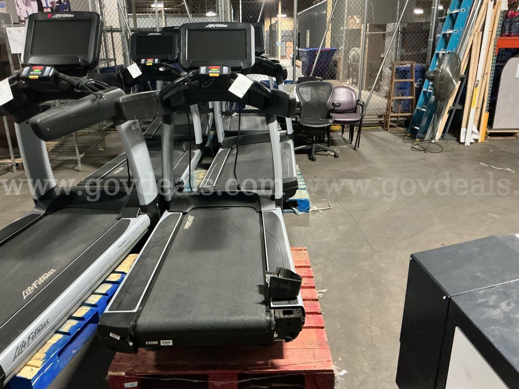 Life Fitness 95 T Discover SE Treadmill