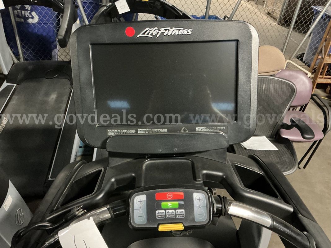 Life Fitness 95 TE Discover SE Treadmill
