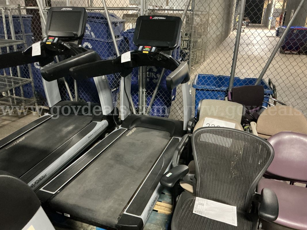 Life Fitness 95 TE Discover SE Treadmill