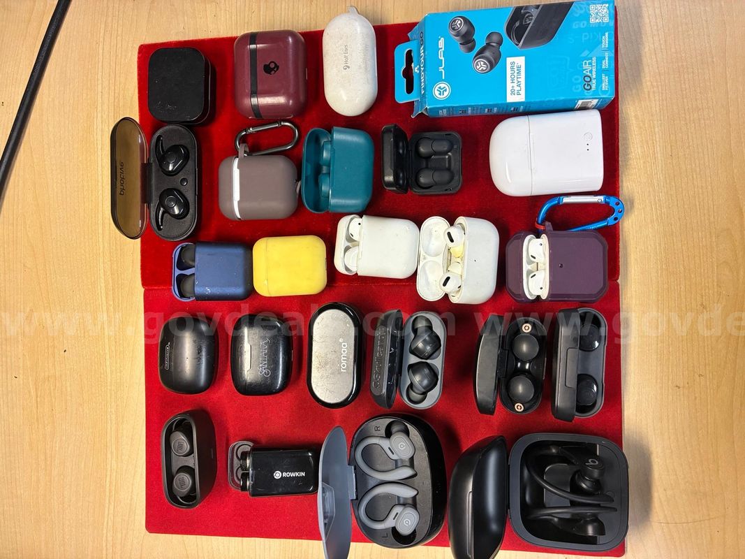 Lot of USED ear buds and ipods