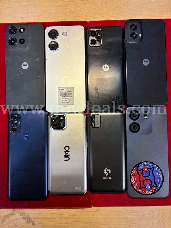 Lot of 200 each Smart Cell Phones and Flip Phones