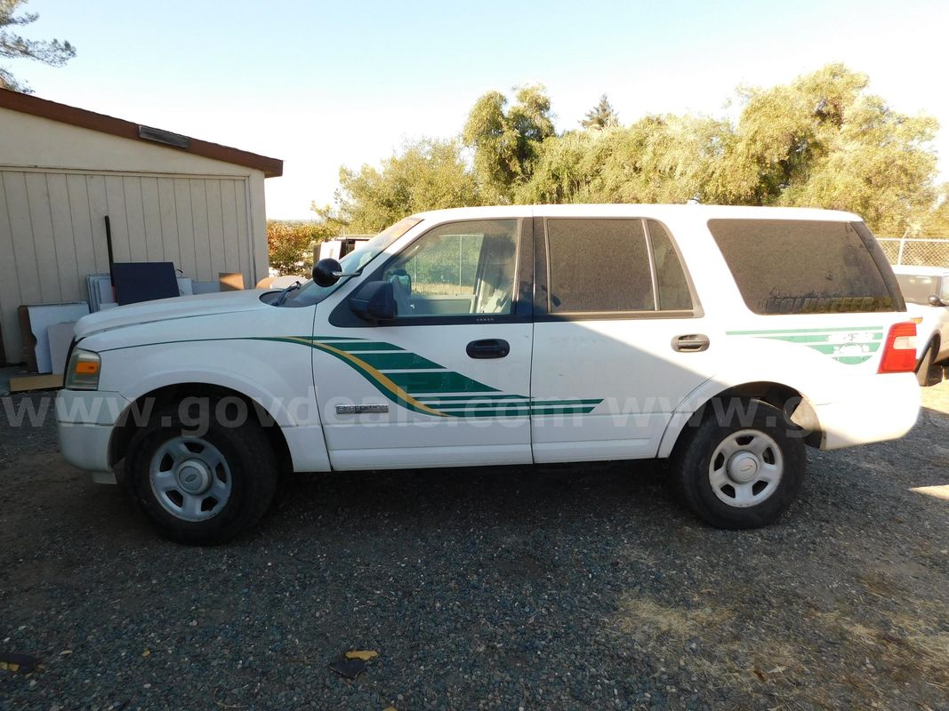2008 Ford Expedition (California Residents Only) (Vehicle Pickup Date 9/16/26)