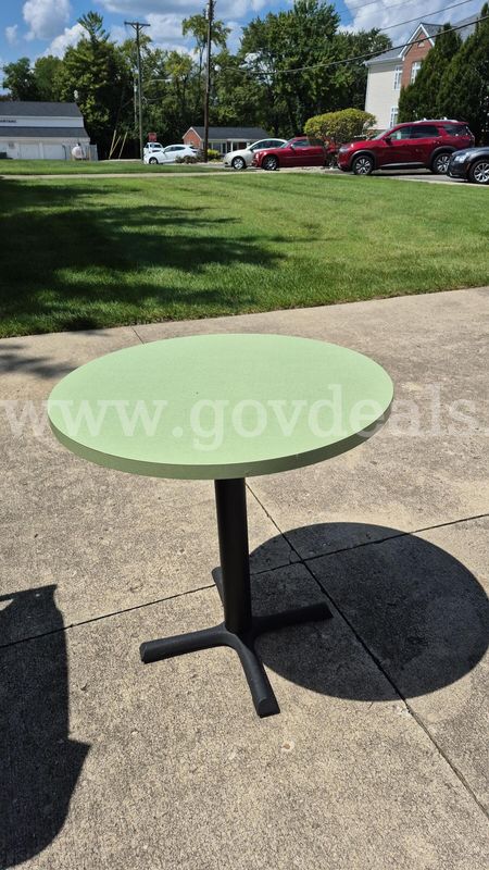 Round Cafe Table: Green Table Top. 30"H x 30" Dia.