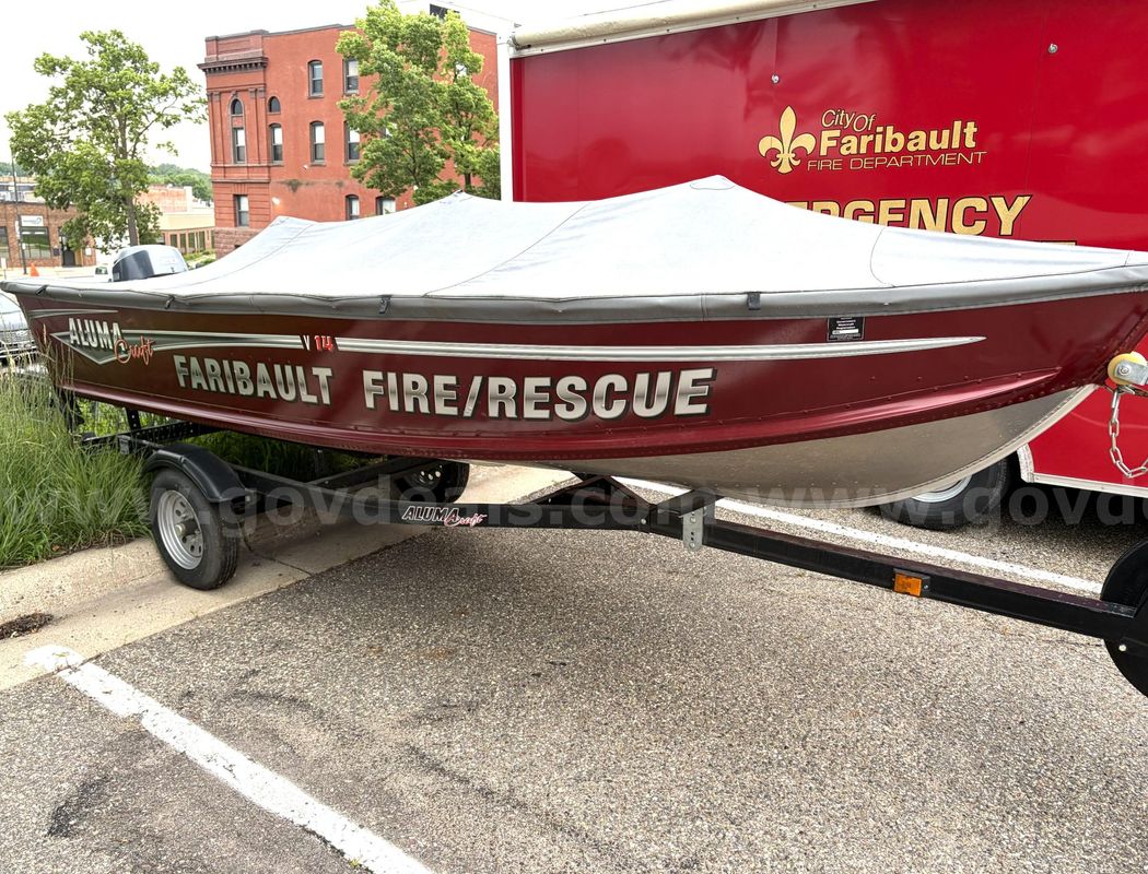2017 Alumacraft Trekker with Yamaha F20 Motor, includes trailer and custom boat cover