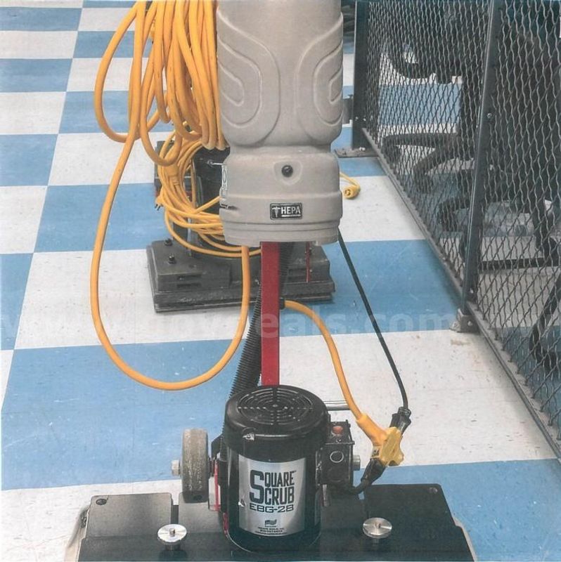 Square scrub 28" floor machine with vacuum