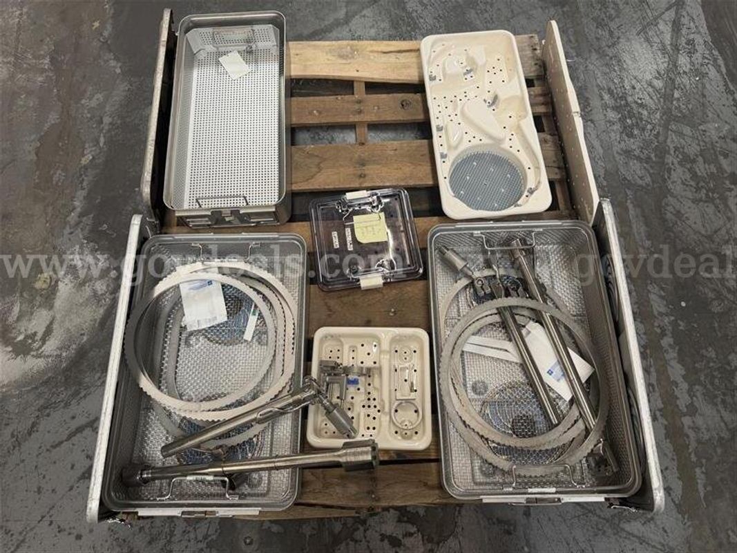 LOT OF VARIOUS OMNI TRACT RINGS PLUS 1 INSIGHT INSTRUMENT METAL CLAMP