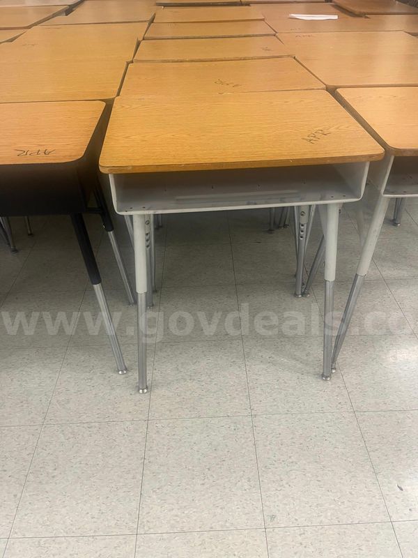 60 Student Desks