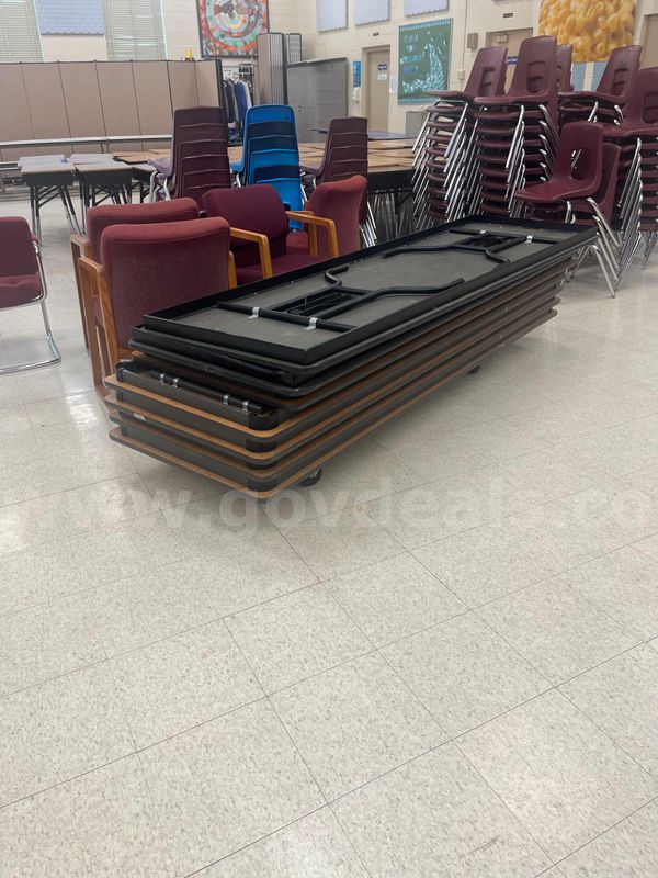 6 Wooden Folding Tables