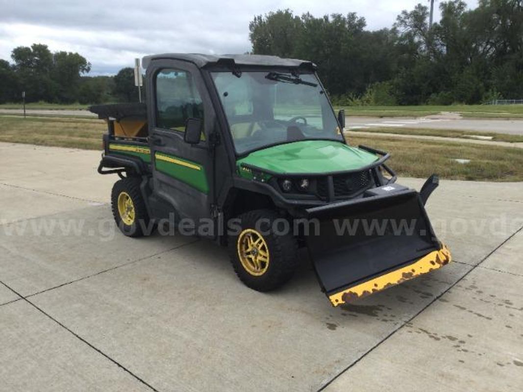John Deere Gator XUV 835M Utility Vehicle - Needs Repair