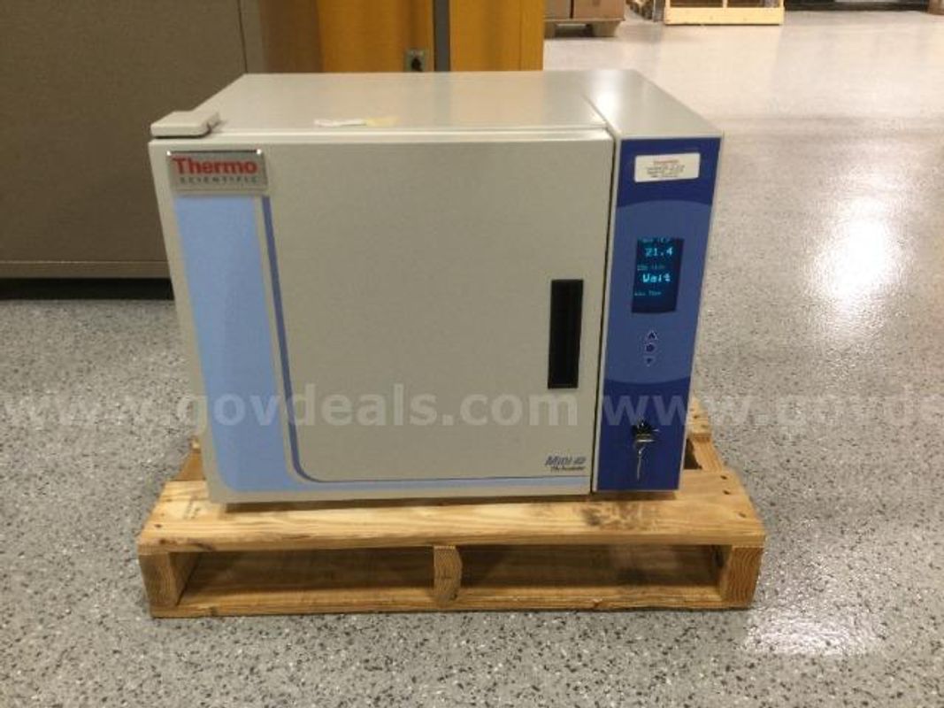 Thermo Scientific MIDI 40 Benchtop CO2 Incubator 3403