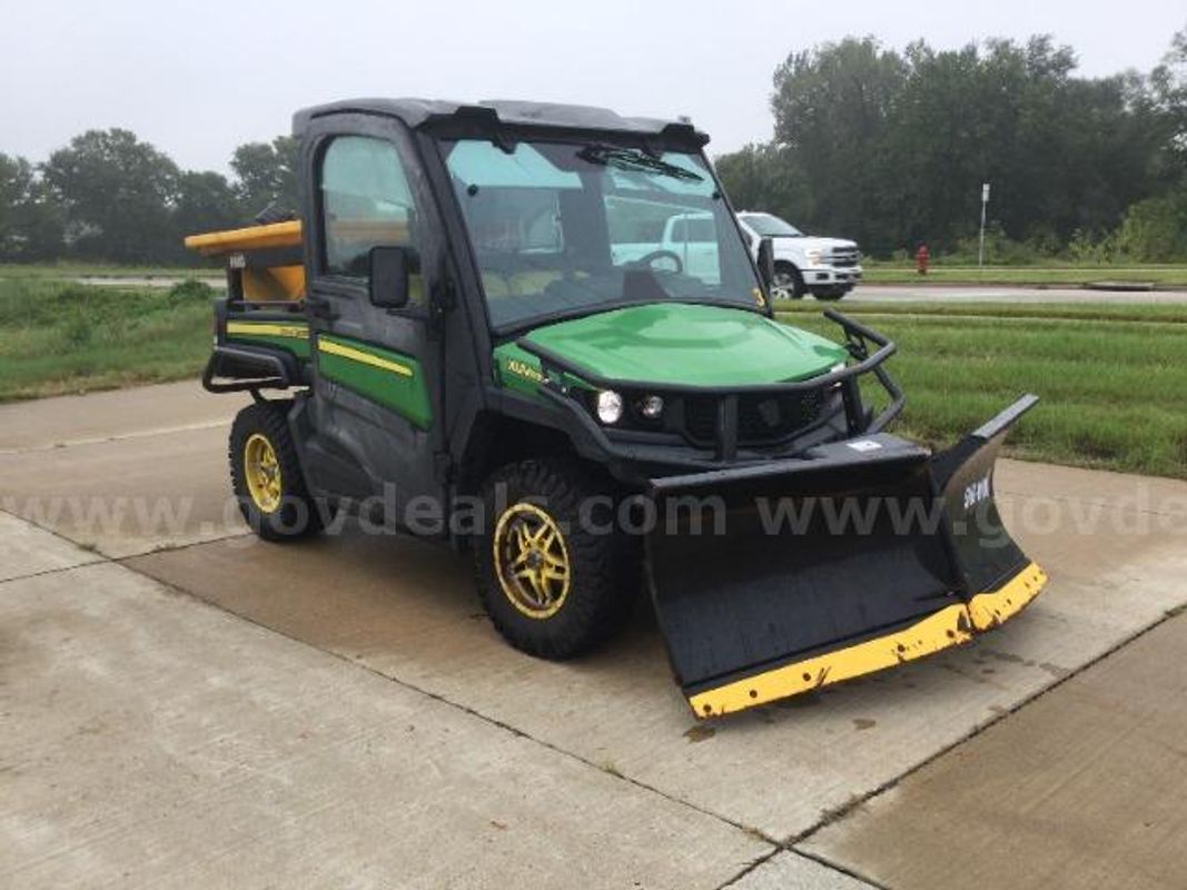 John Deere Gator XUV 835M Utility Vehicle - Needs Repair