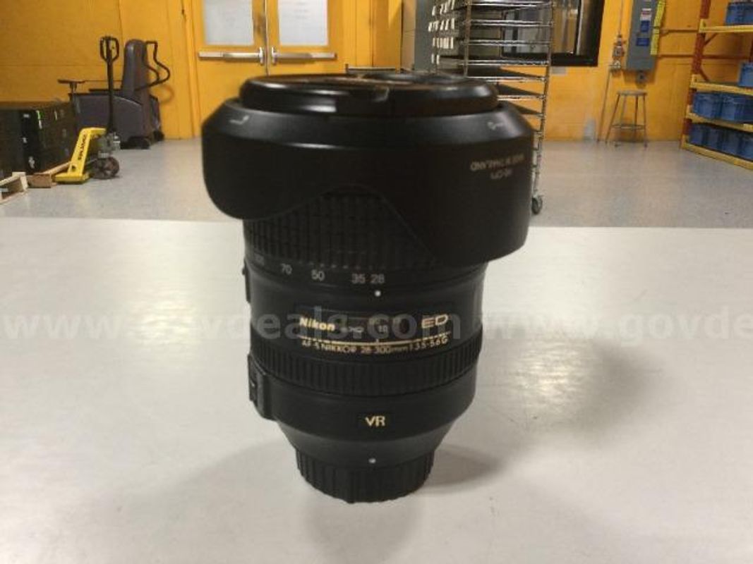 Nikon AF-S FX NIKKOR 28-300mm F/3.5-5.6G ED VR Zoom Lens