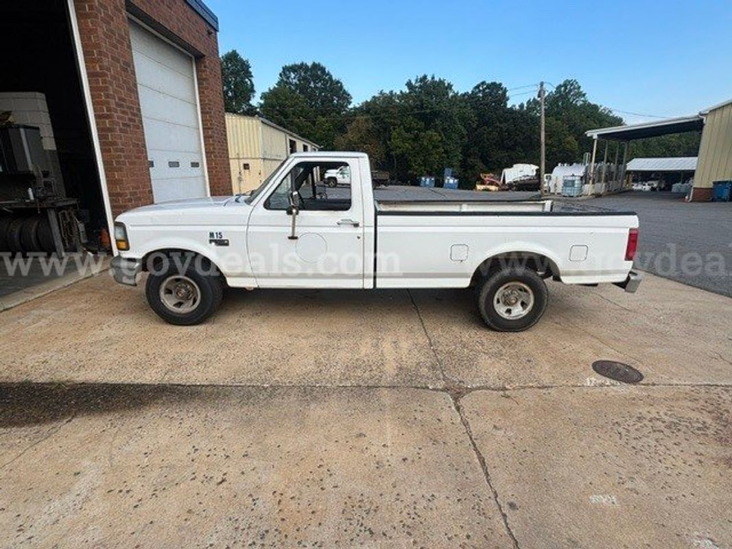 1994 Ford F-150 S Reg. Cab Long Bed 2WD