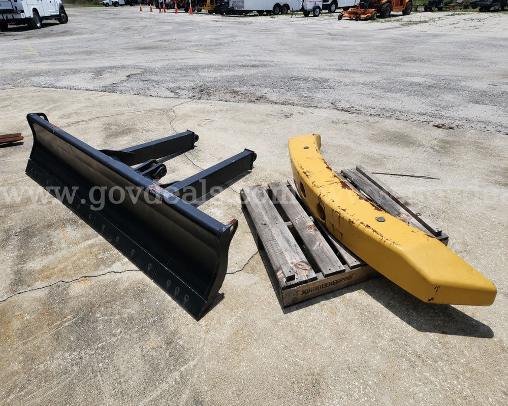 Never Used Dozer Push Blade and Counter Weight from Caterpillar 305.5 E2 / 308