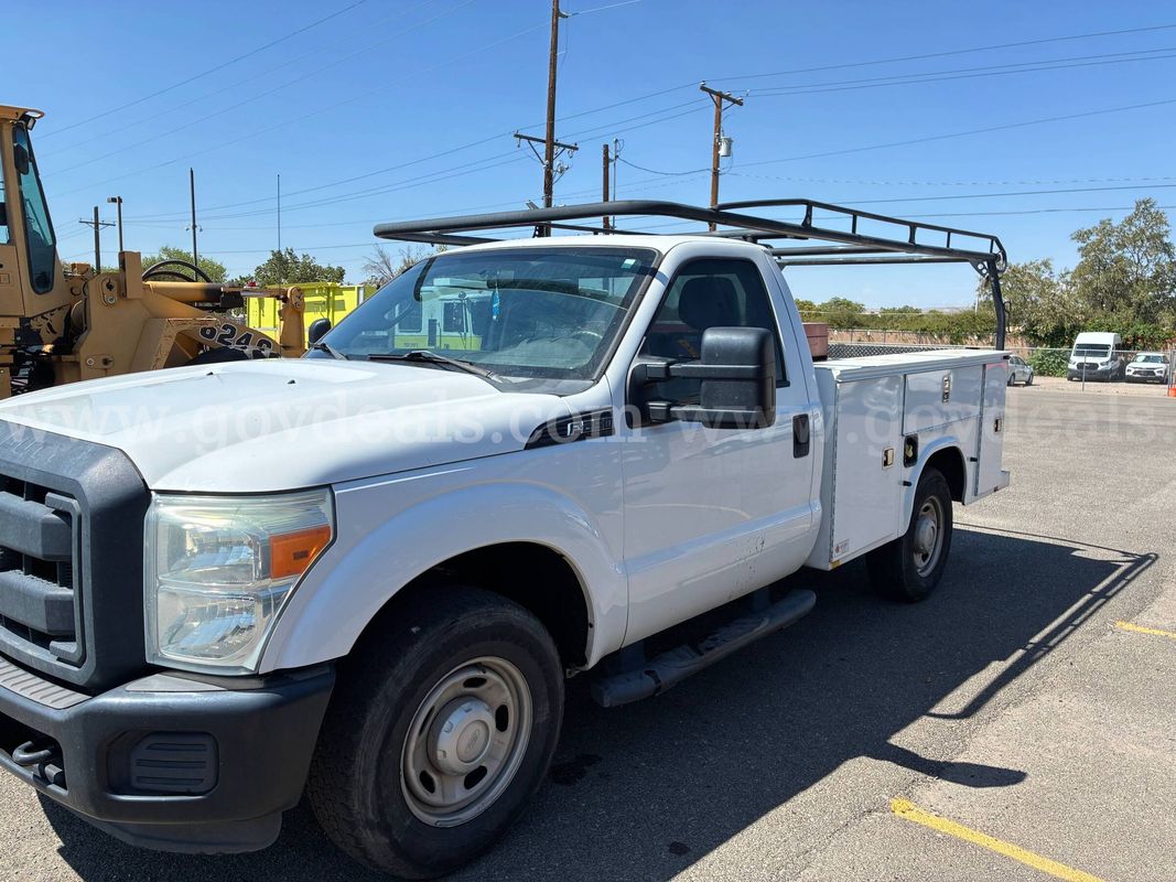 2014 Ford F250 Gas W/Utility Bed And Lift Gate