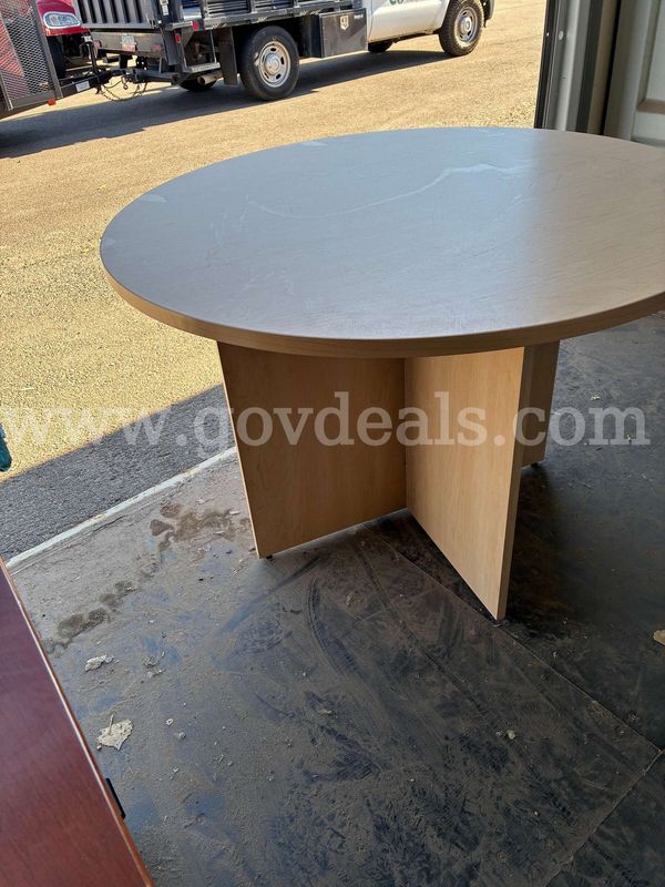 ROUND WOOD TABLE