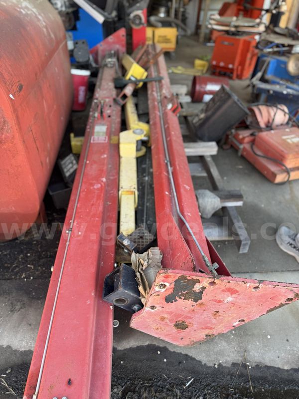 Used Automotive Lift Bay Equipment