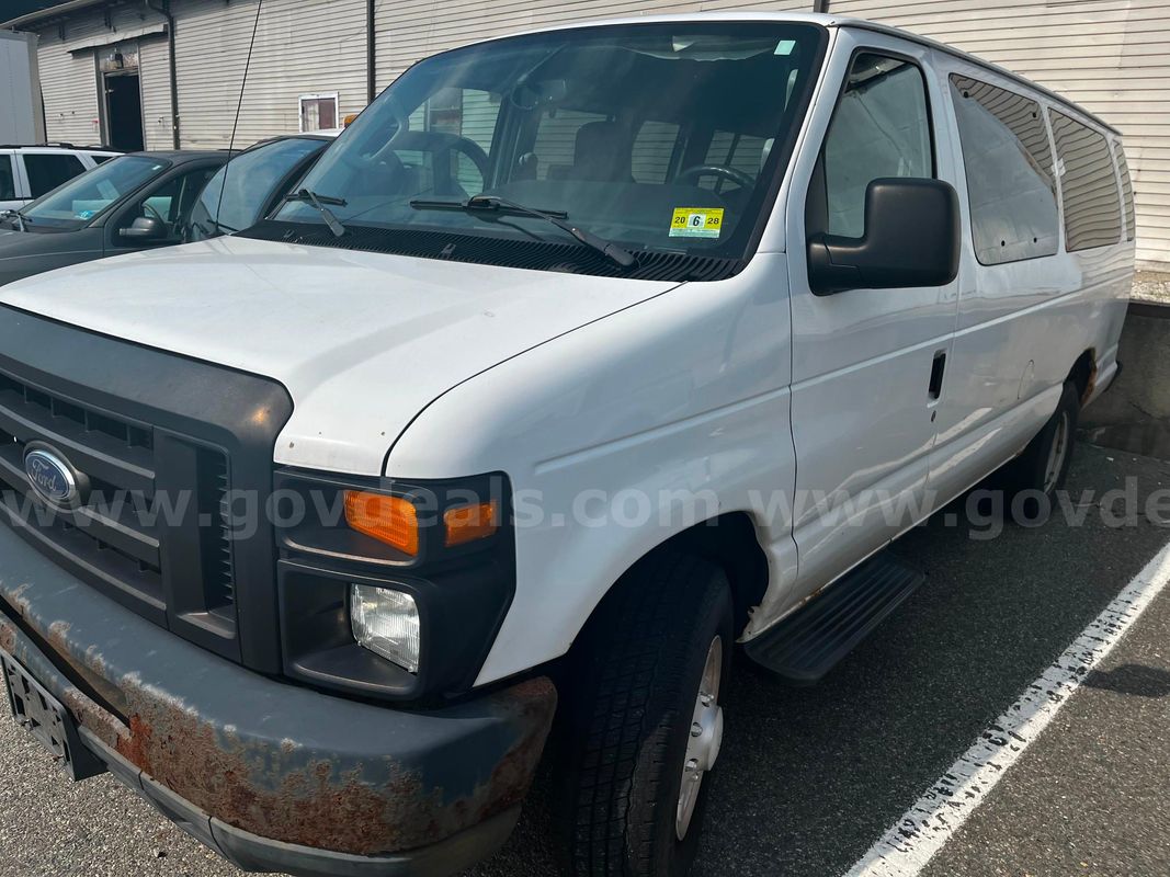 2009 Ford Econoline 15 Passenger Van