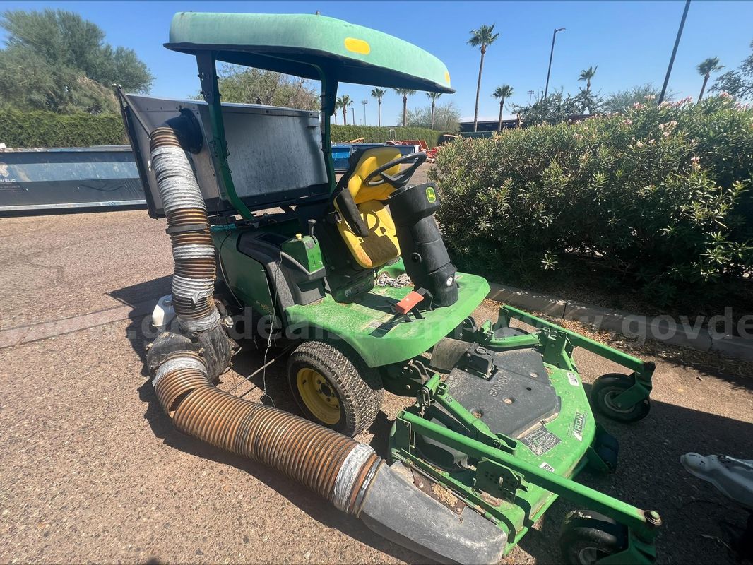 John Deer Riding Mower (West Valley Campus)