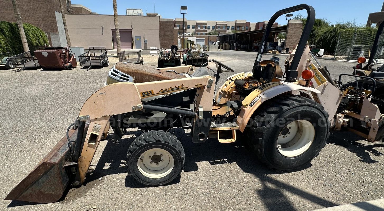 CUB CADET 7532F TRACTOR (West Campus)