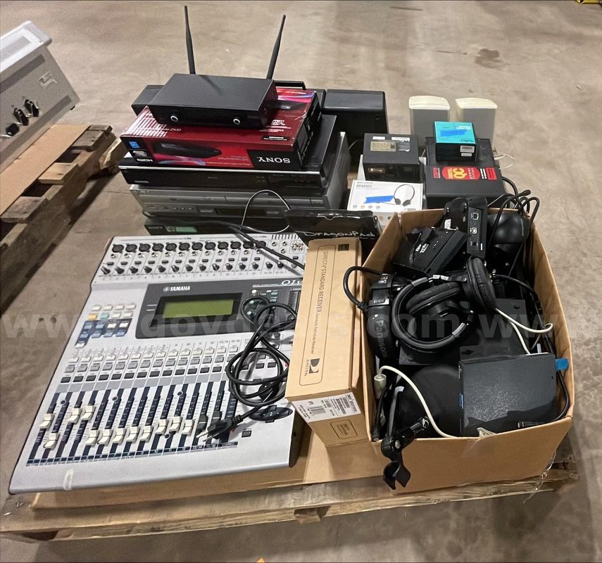 Mixed Audio/Video Equipment Lot