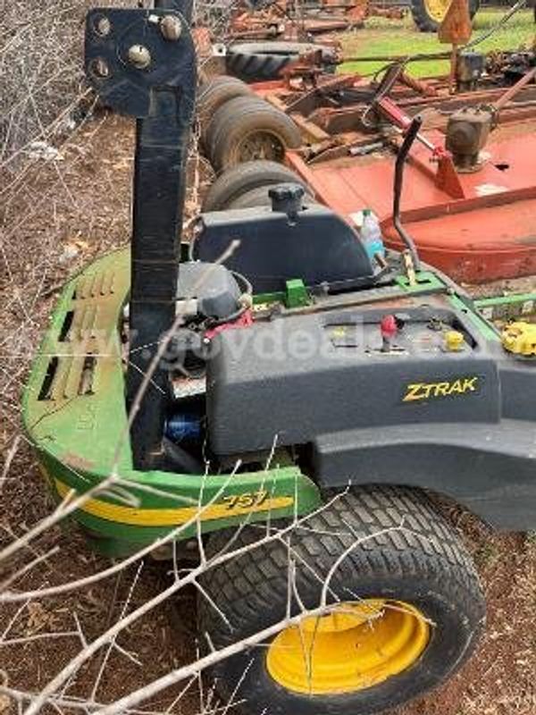 John Deere 757