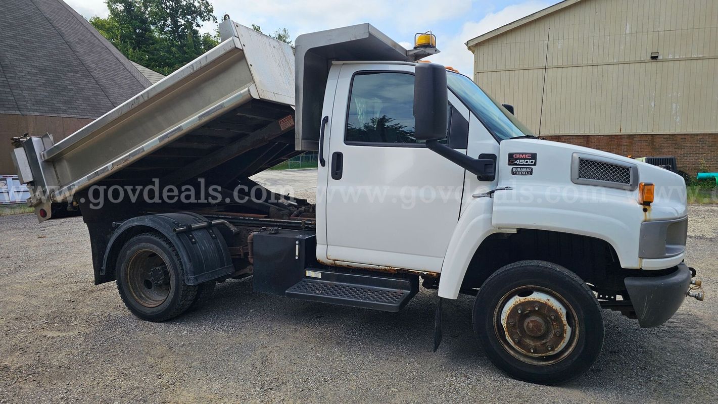 2008 GMC C4500 Topkick dump truck (17,500 lbs. GVWR) with 6.6L Duramax Diesel engine and Allison automatic transmission.
