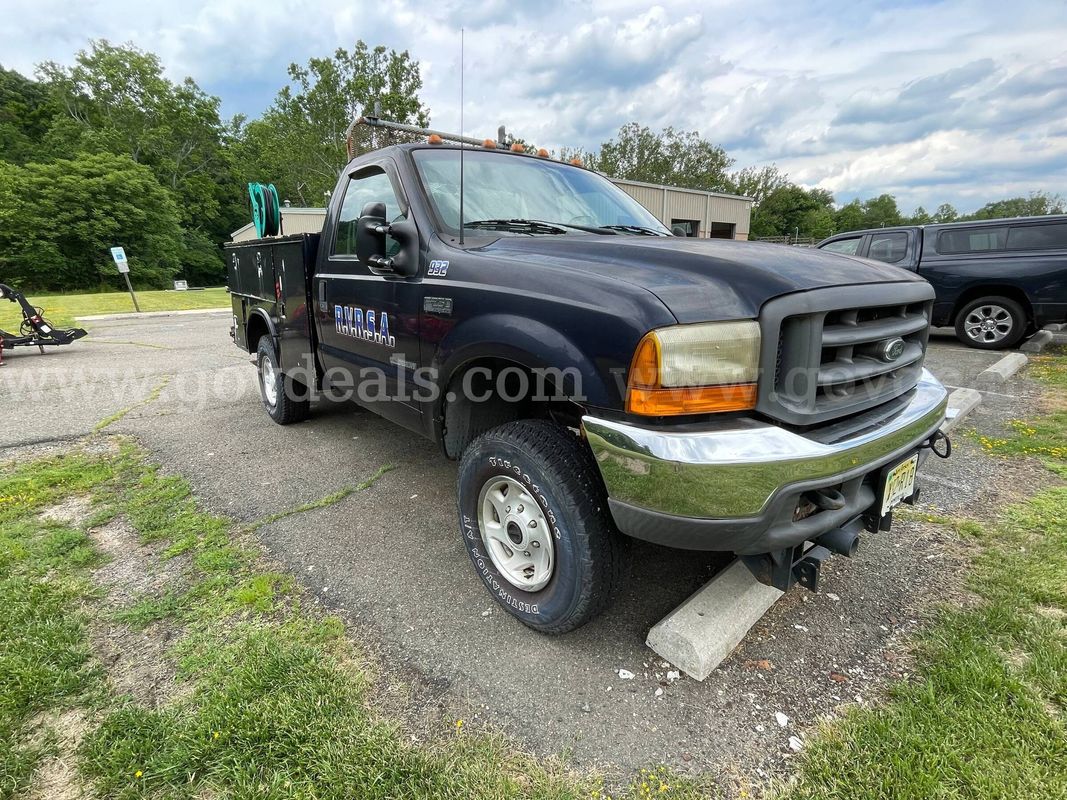 1999 Ford F-250 SD XL 4WD Utility Body w/Compressor & Crane