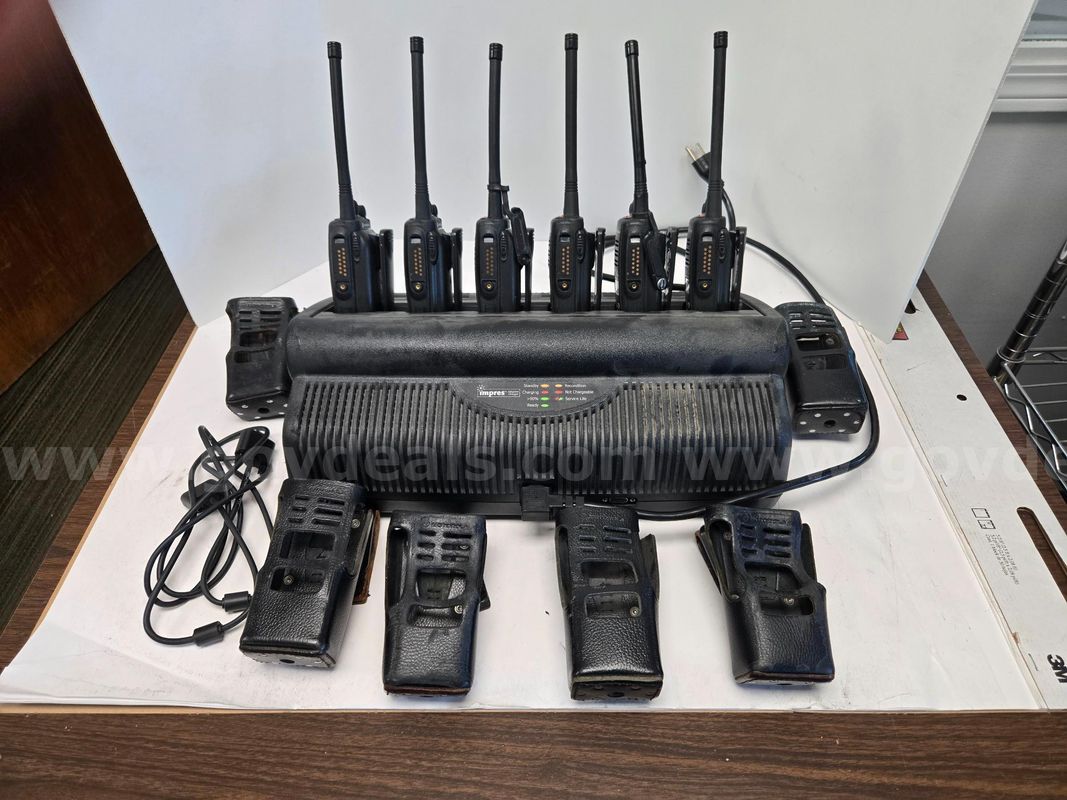 Motorola HT1250 Two-Way Portable Radios w/ Charging Base (Anchorage, AK)