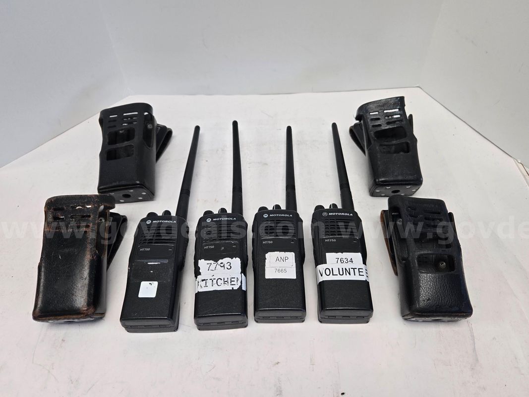 Motorola HT750 Two-Way Portable Radios w/ Charging Base (Anchorage, AK)