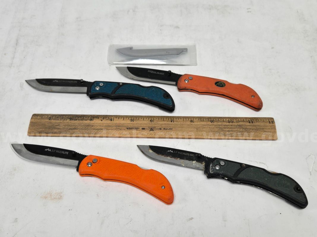 Outdoor Edge Folding Knives w/ Extra Blades (Anchorage, AK)