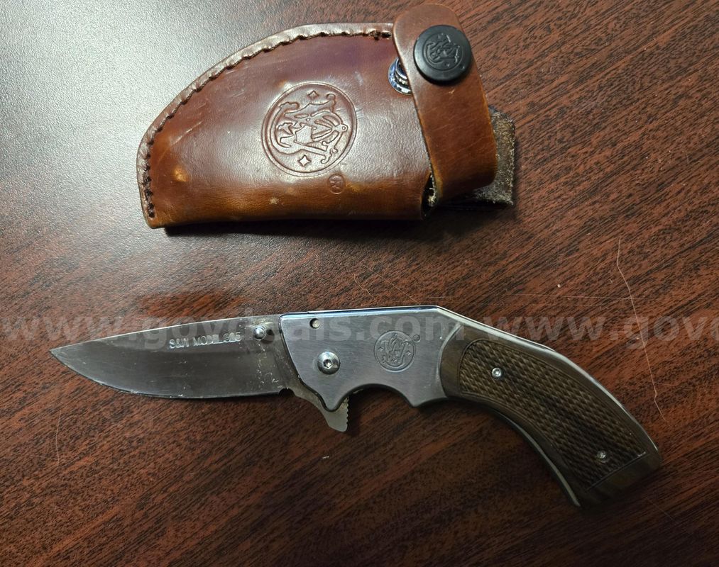 Smith & Wesson Model 325 Revolver Folding Knife (Juneau, AK)
