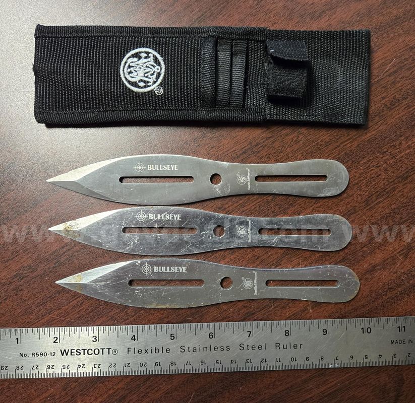 Smith & Wesson Bullseye Throwing Knives (Juneau, AK)